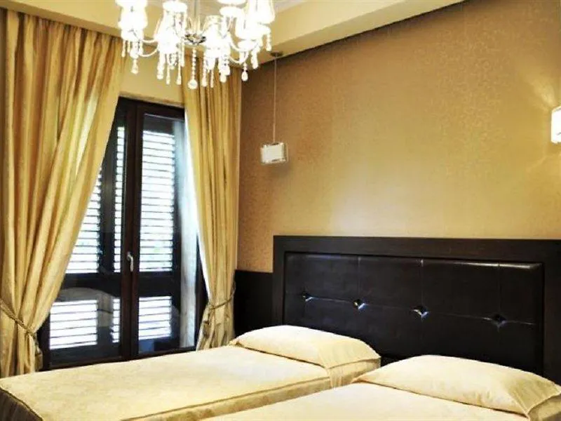 Oxford Hotel Tirana 4*,