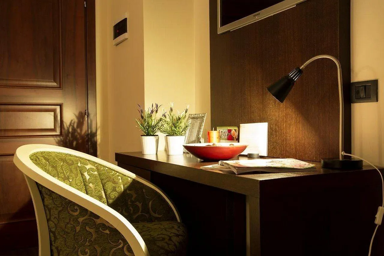 Oxford Hotel Tiran