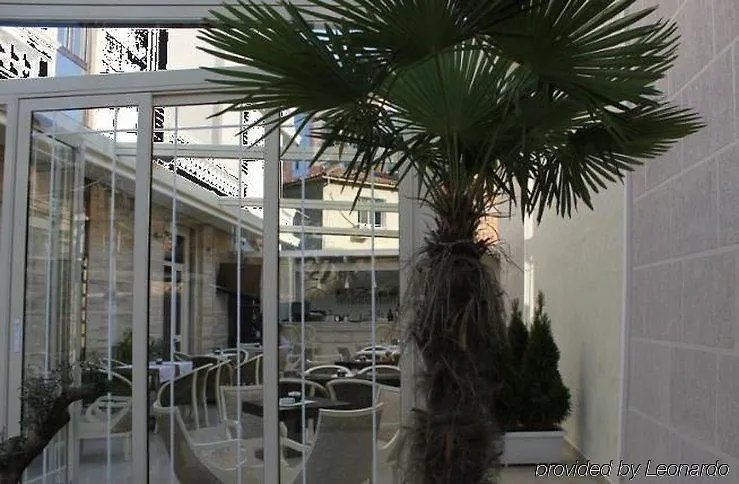 Oxford Hotel Tirana 4*,