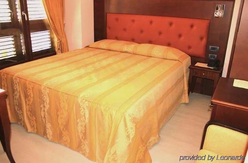 Oxford Hotel Tiran