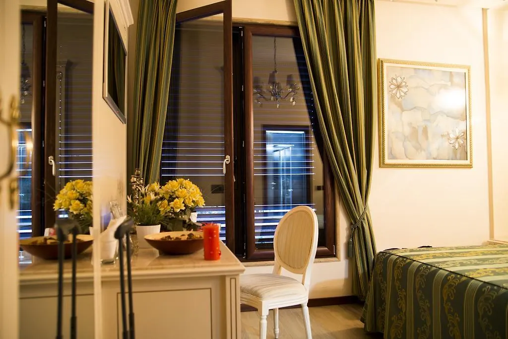 Oxford Hotel Tiran