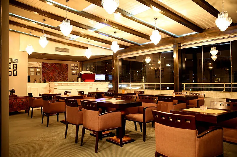 Oxford Hotel Tiran 4*,