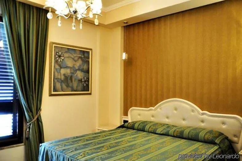 Oxford Hotel Tirana 4*,