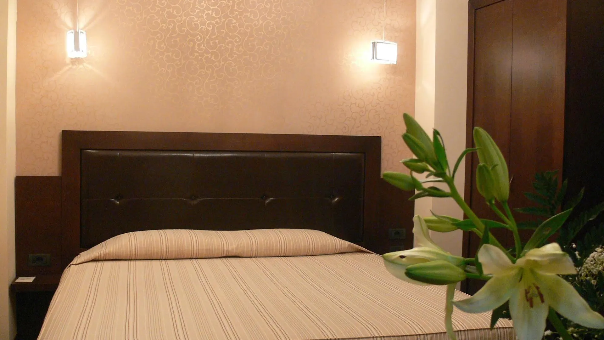 Oxford Hotel Tirana 4*,  Albania
