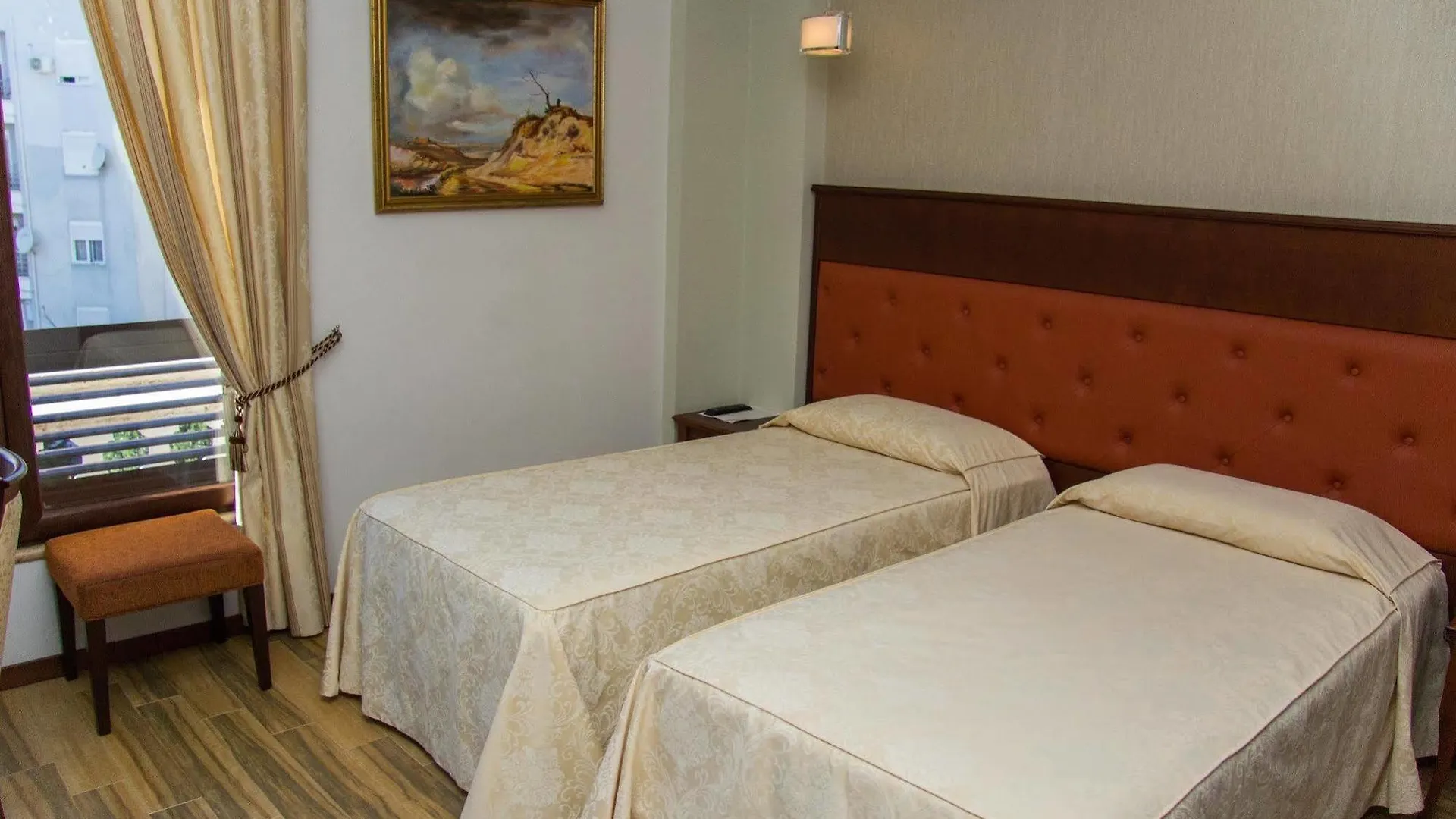****  Oxford Hotel Tirana Albania