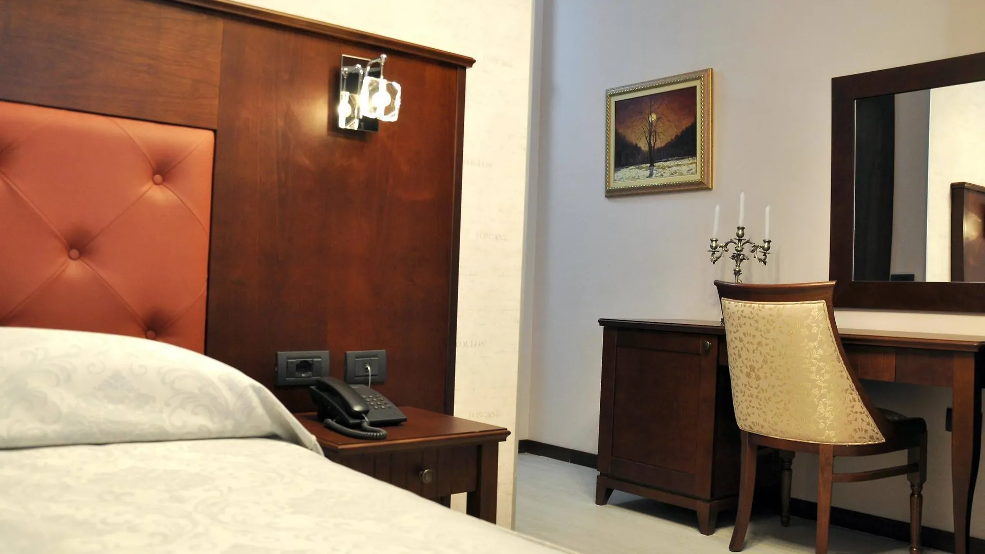 Oxford Hotel Tirana 4*,