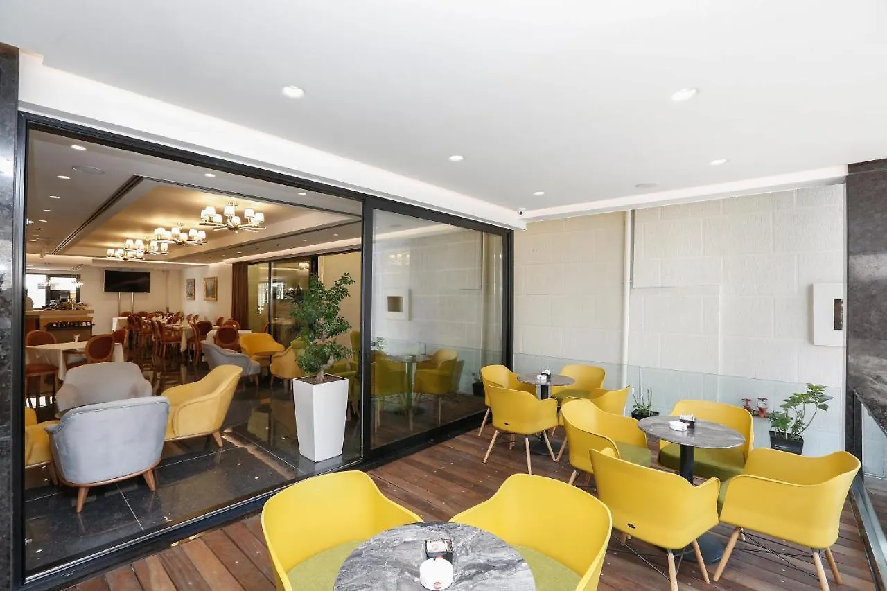 Oxford Hotel Tiran