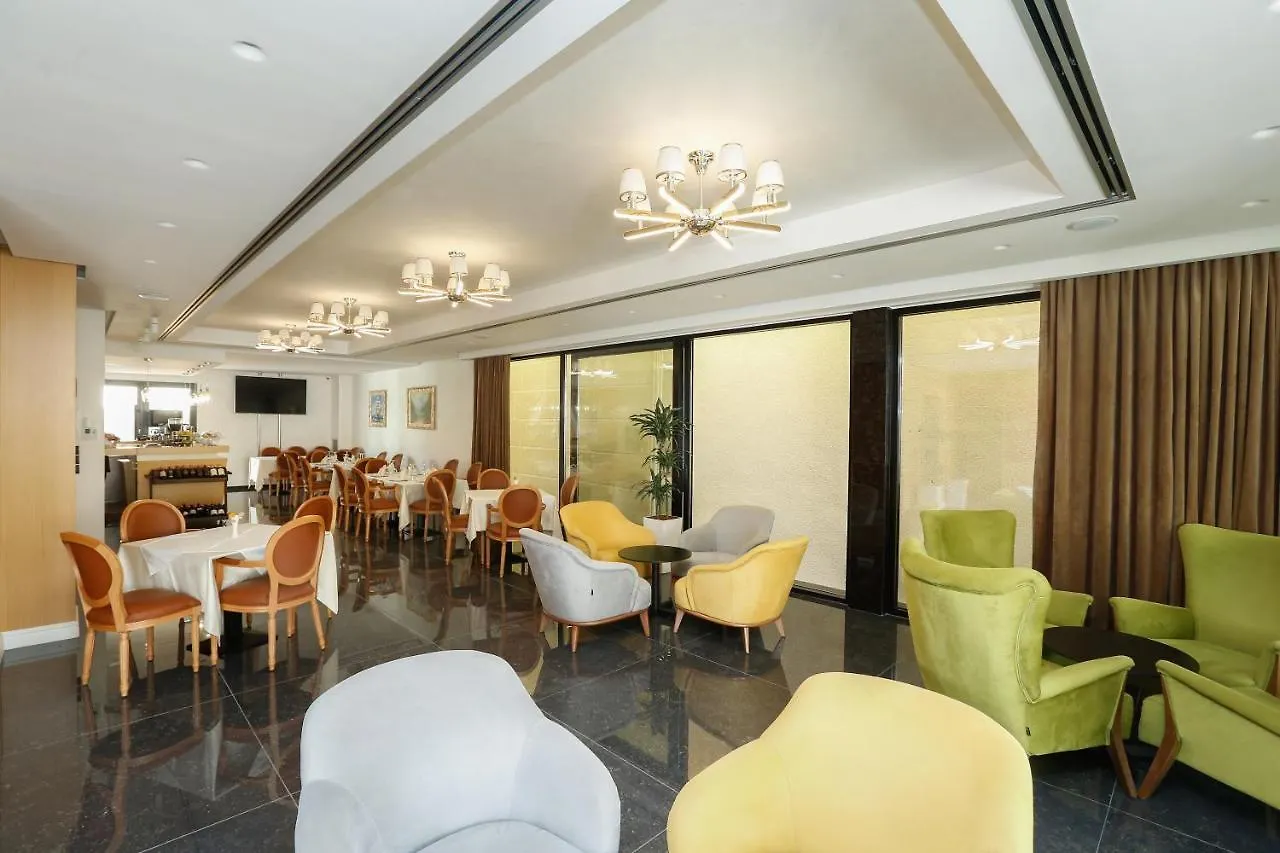 Oxford Hotel Tiran