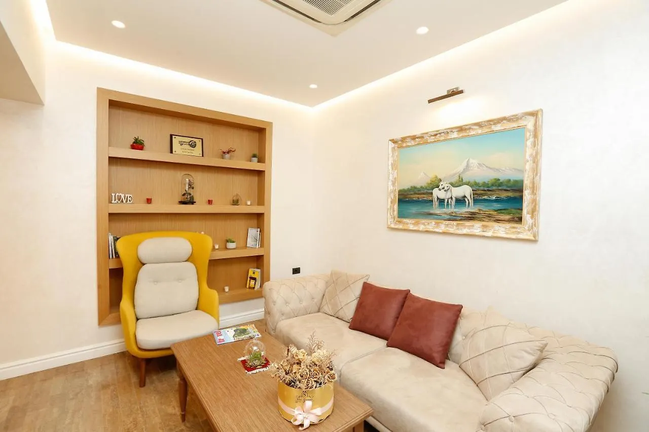 Oxford Hotel Tiran