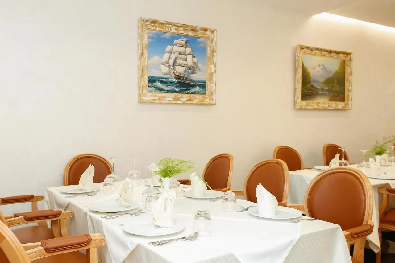 Oxford Hotel Tiran