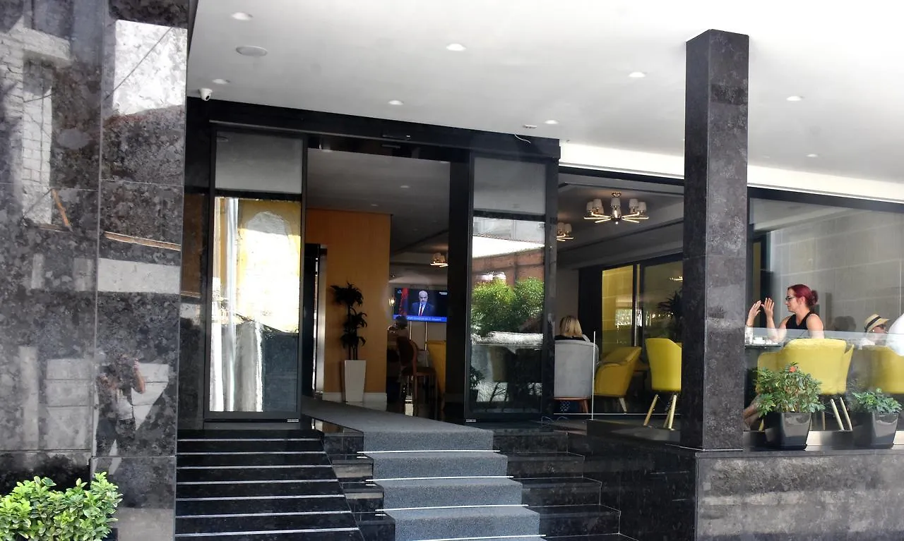 Oxford Hotel Tiran